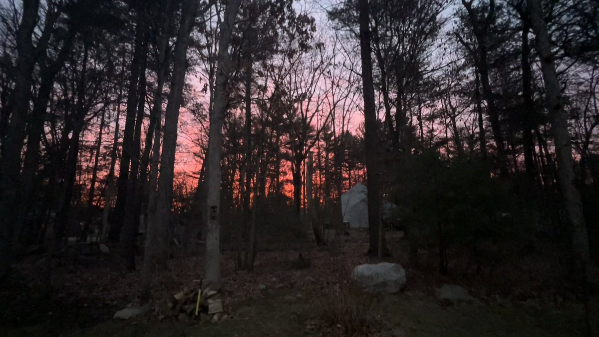 Red skies this morning. Sailor beware 🌊 #sunrise #mansfieldct #redskies #backyard #uptooearly