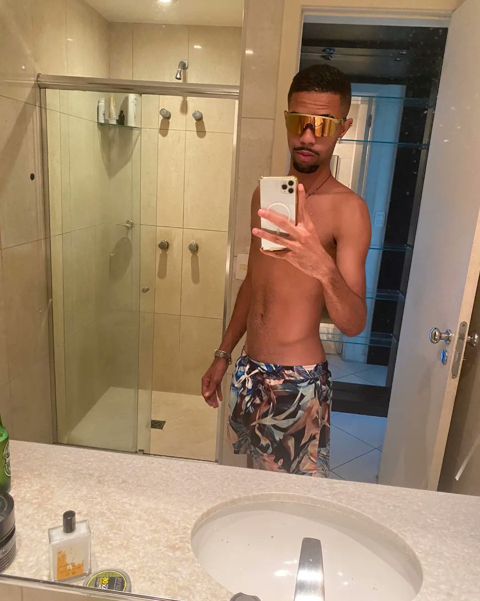 Guiga71023960's tweet photo. Eu sumo,mais apareço rsrs

#novinhogostoso #novinhos #boys #magro #fitness #BBBB23 #onlyfans #GayFriends #boys #LGBTQ #Brasil #SaoPaulo https://t.co/kUAUldI1Gr
