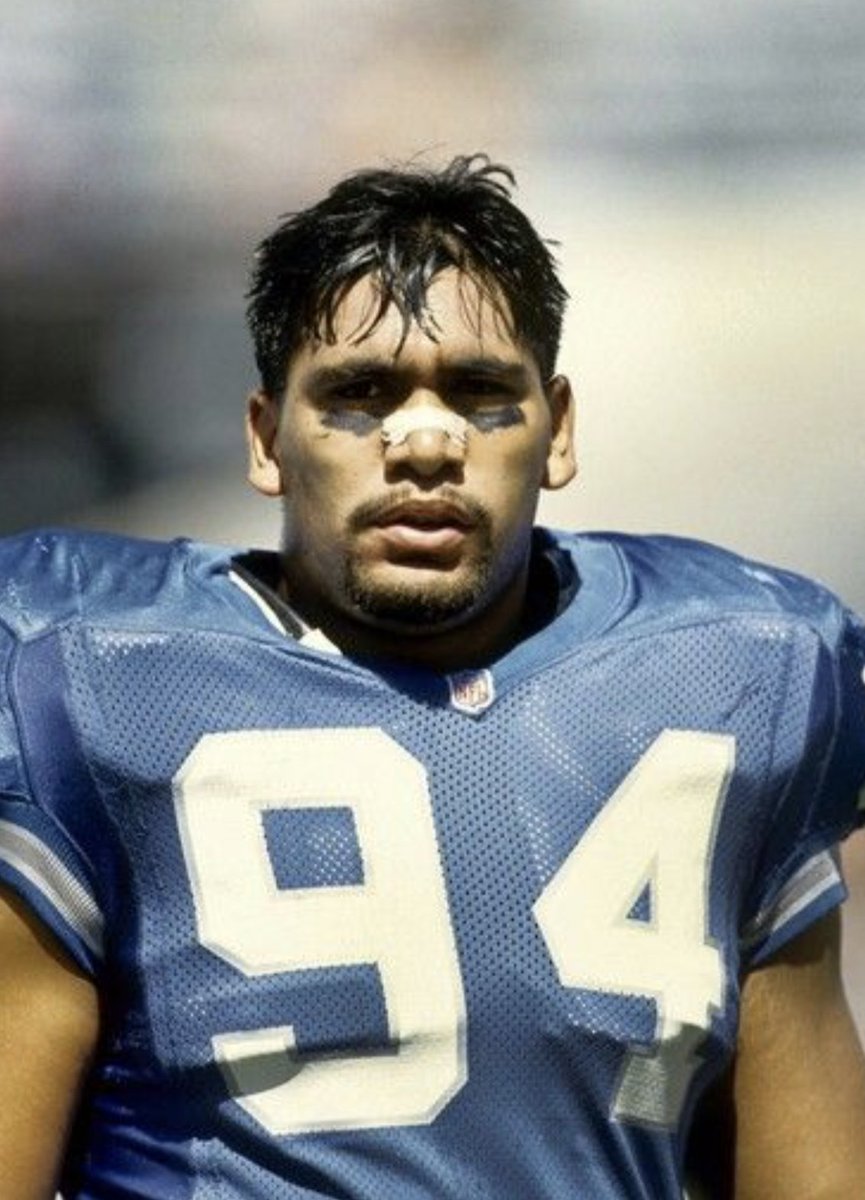 burger_locker's tweet photo. @HonoluluBlues_ Big man Luther Ellis. He had a radio show at the Uno's restaurant in Birch Run every week. He would have guests on and do the show live. One week, he offered if you donate a coat for kids you could get an autograph from an unknown guest. Special guest was Barry Sanders! Memories https://t.co/6bFTp2MHPy