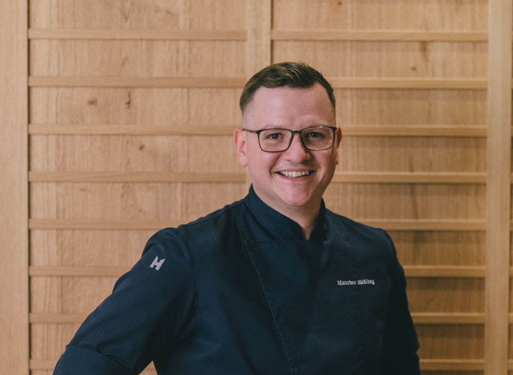 PostAchenkirch's tweet photo. Dürfen wir vorstellen: Unser neuer Küchenchef Maurice Mehling. 
Der 29 jährige ist im Haus bereits bekannt und hat nun die Leitung der Posthotel-Kulinarik übernommen. Maurice konnte in der Schweiz und in Österreich bereits einiges an Erfahrung sammeln und hat schon große Pläne. https://t.co/yKP5xARj58