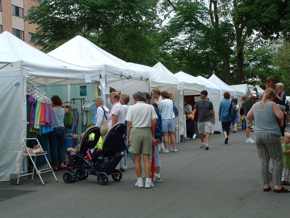 The 2023 Sidewalk Sale &amp; Exhibition artist application deadline is tomorrow, January 20! Apply here: bit.ly/3VUI628