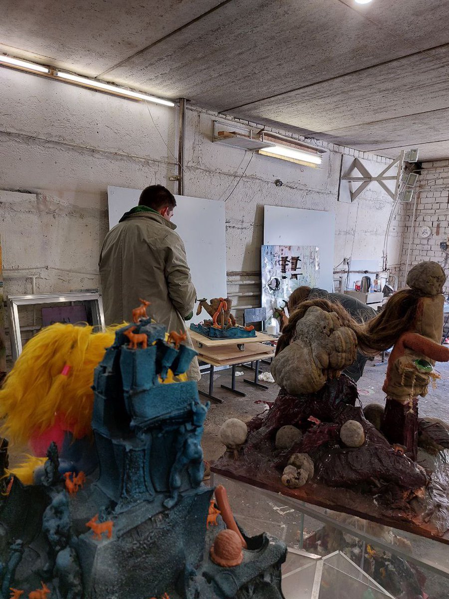 PIZZASUSHI_NO's tweet photo. this is crazy, but… Ivan's works are not created by artificial intelligence, and not with the help of computer programs.  You will not believe, but these are real objects. #pizzasushigallery https://t.co/MAb4eDIKAL