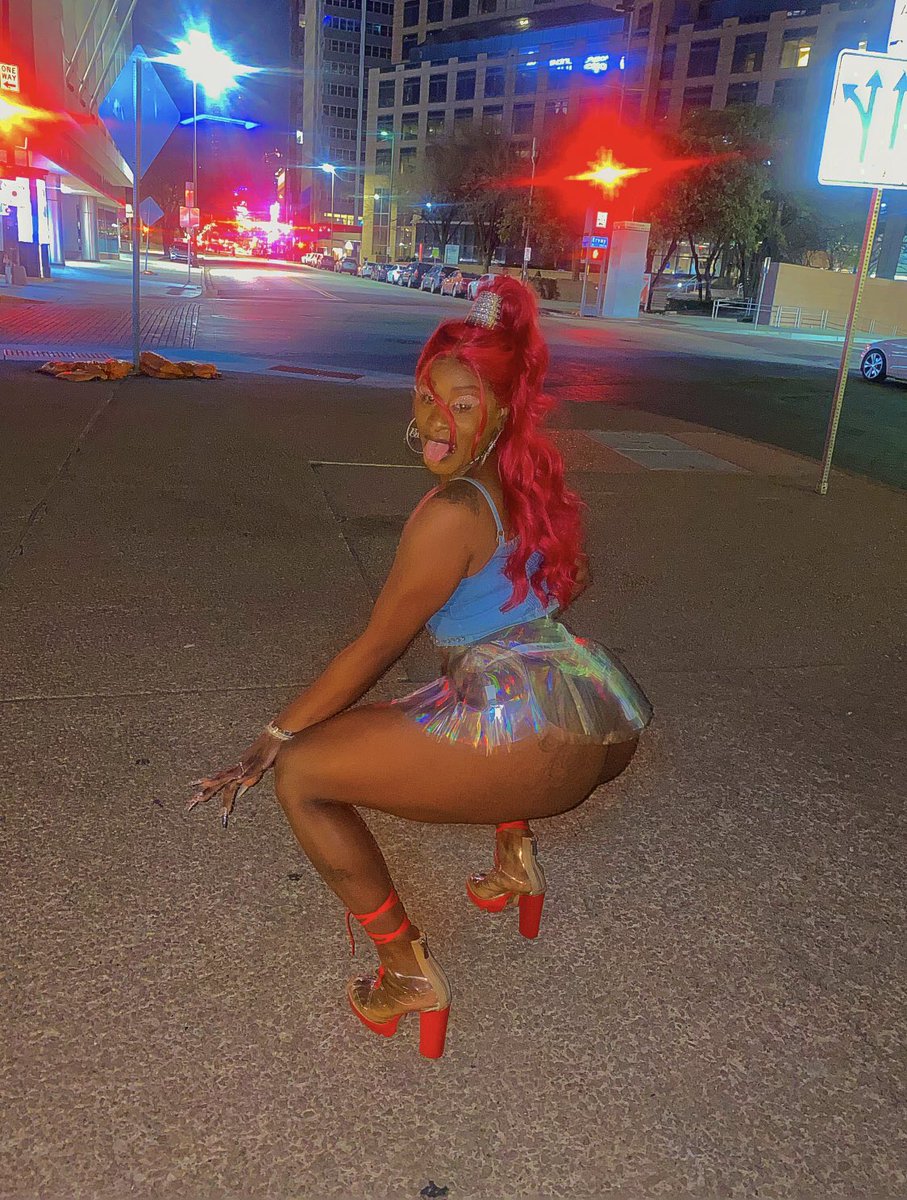 BiGE07748880's tweet photo. BIRTHDAY BEHAVIOR 🥰🖕🏾💃🎂#downtown #bankofamerica #rap #birthdaygirl #MyWay #amazonsmile #ass #2023NewYear https://t.co/e3NDVXHDyA