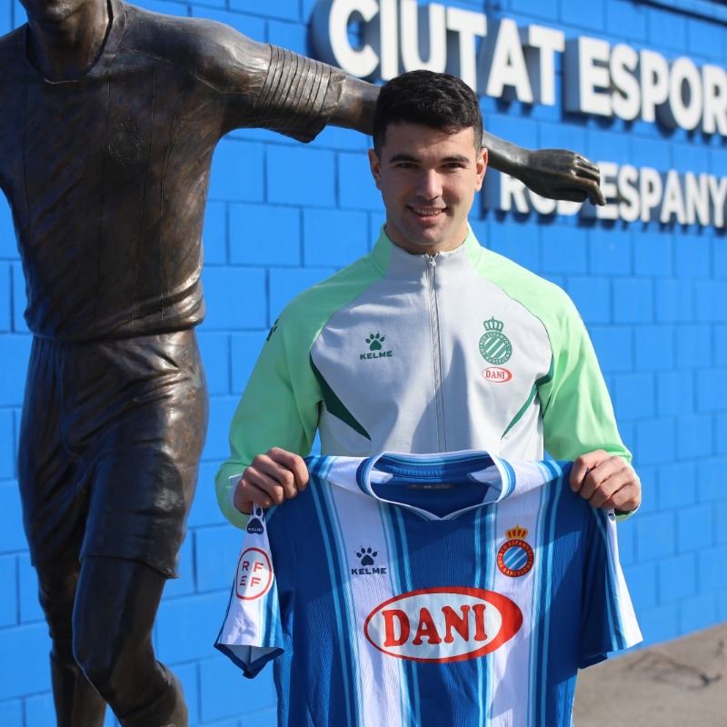 RCDE_La21's tweet photo. 👋 Pau Casadesús, perico!
👉 El jugador arriba procedent de l'Andorra
💙 Benvingut, Pau! #RCDE | #planterRCDE