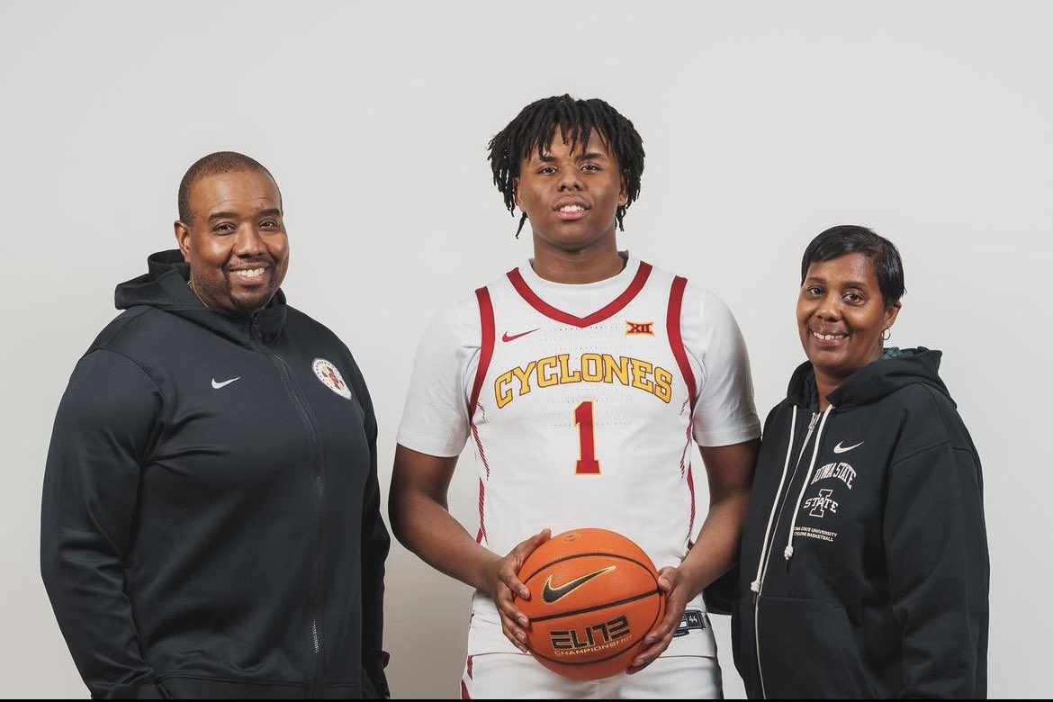 FauxTjOtz's tweet photo. 6’6” Top 100 4 Star SF Dwayne Pierce visited Ames this week sitting front row for the Texas game https://t.co/jIAaCEtPIX