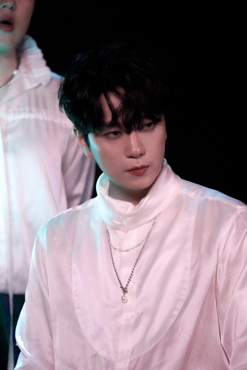 Rim_ta_'s tweet photo. 레이저때 고울임 외모 진짜 기절하겟다,,,,,, 여러모로이유땜에 빼신거겟지만,,,,,넘,,,,, 아숩다,,,,,,,,,,,,🥹 https://t.co/FeTW0BJlsM