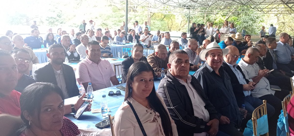 lafuerzavecinal's tweet photo. En Fuerza Vecinal apoyamos a los verdaderos liderazgos.  Juntos vamos a lograr ese cambio que exige Venezuela.
 
#VenezuelaEsFuerzaVecinal https://t.co/L195J6TRHn