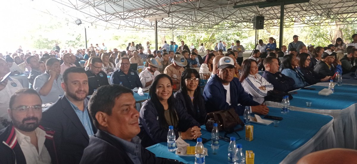 lafuerzavecinal's tweet photo. En Fuerza Vecinal apoyamos a los verdaderos liderazgos.  Juntos vamos a lograr ese cambio que exige Venezuela.
 
#VenezuelaEsFuerzaVecinal https://t.co/L195J6TRHn