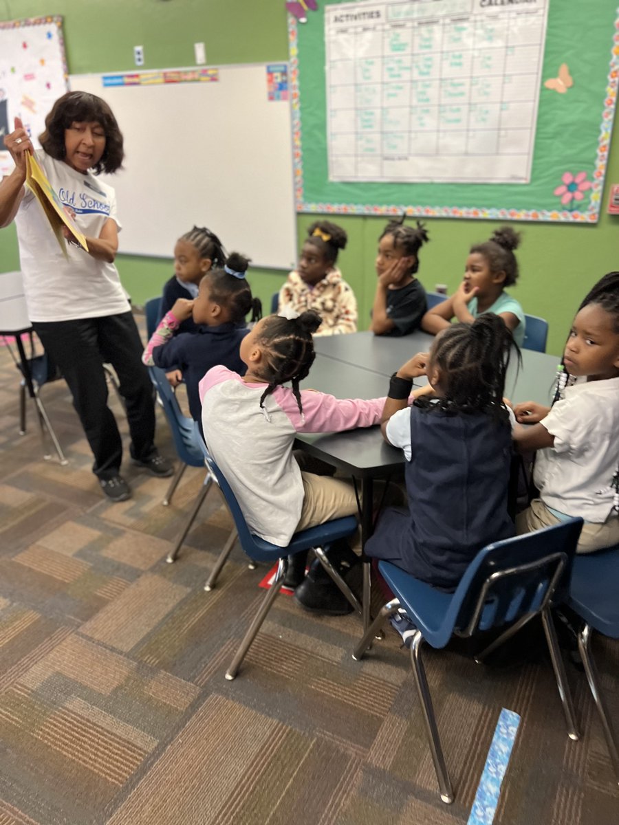 bgcswmi's tweet photo. Do you want to make a difference? You can! We were excited to welcome members of Zeta Phi Beta Sorority, Inc. at our Fettig Youth Campus  yesterday for #StopDrop&amp;Read with our 6-8-year-old members during #PowerHour. https://t.co/ViOjsV3IpI