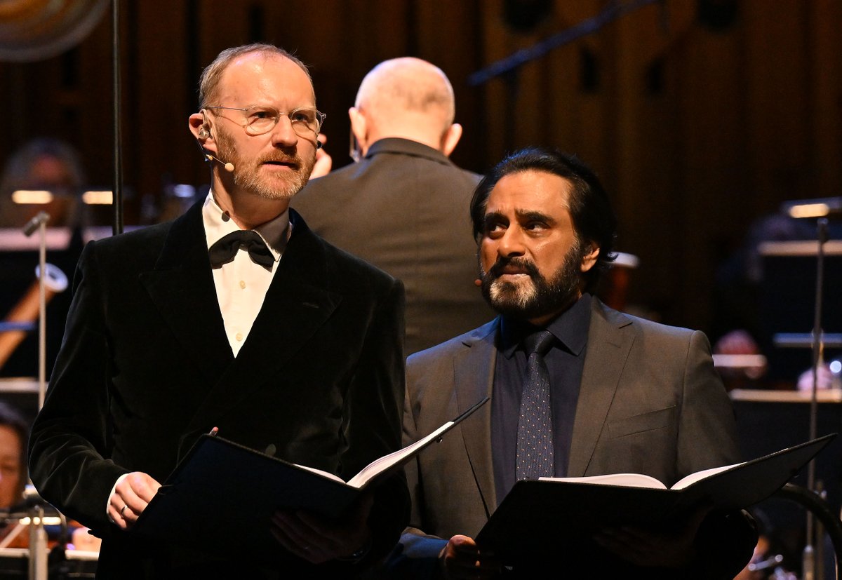 🕵️‍♂️ The Hound of the Baskervilles is available to listen to now for 30 days on @bbcsounds. Don't miss this chilling, gripping and hair-raising performance! 

Listen here: bbc.in/3XKhgKK