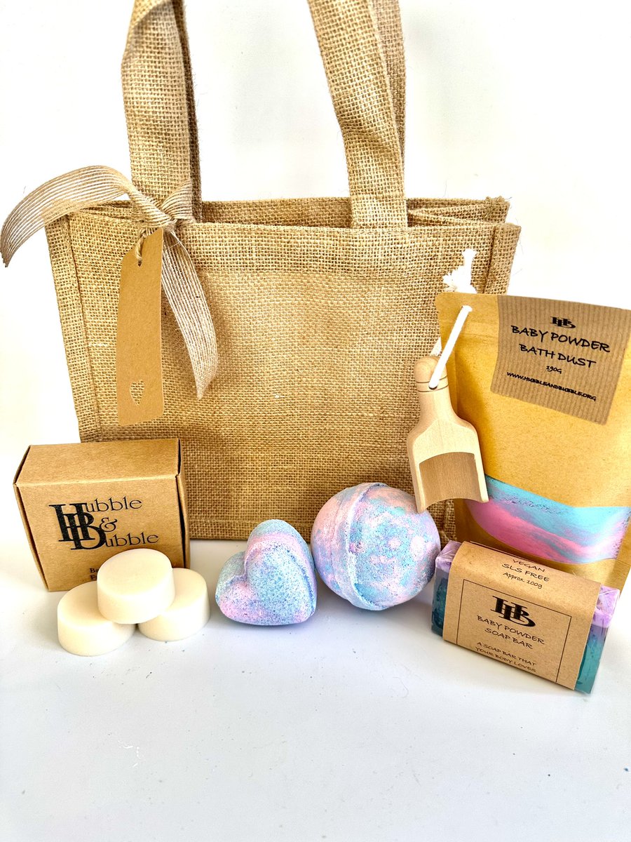 The new baby powder gift bag now on the website all of these beautiful products for £12.50 

hubbleandbubble.org/product/baby-p…