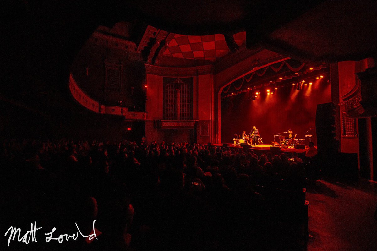 DeitraMagPhotos's tweet photo. Mat Kearney live at the Gillioz Theatre 
•
11/16/2022
•
#matkearney #gillioztheatre #downtownsgf #music #livemusic #concert #nightlife #performance #acoustic #backandwhite #crowd https://t.co/KvLOwV5QpP