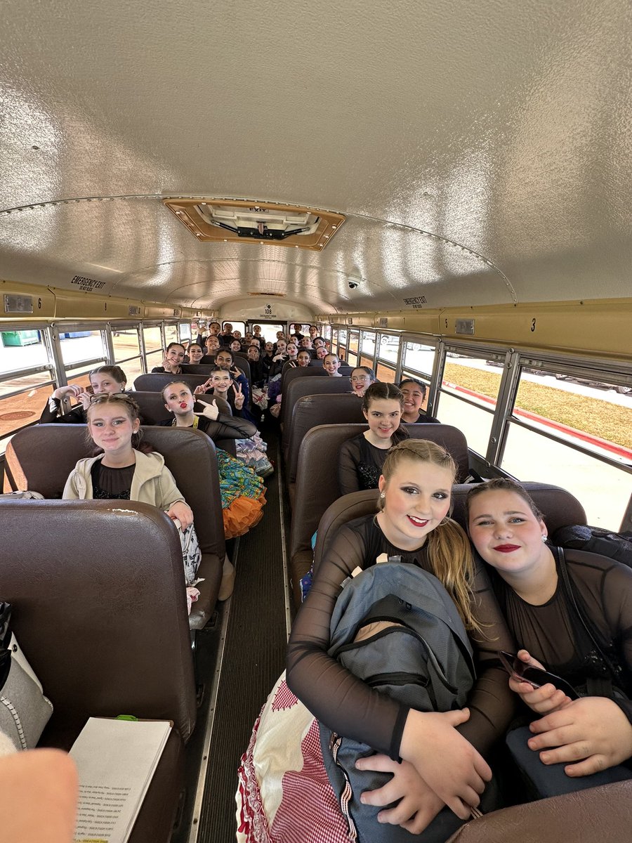 A huge congratulations to the BDC on a gorgeous performance last night at Winter Spectacular!! We are so proud of you ladies!!! @JodiSaenzNISD @NISDBernal Shout out to @CoachMora3 for always being our chauffeur. 💛🖤💛🖤