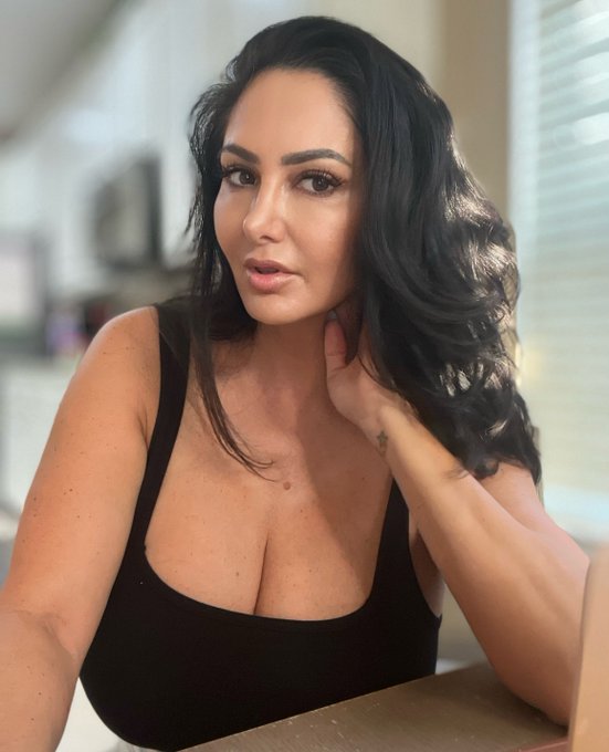 Favorite social media platform and why?   #thursdayvibes #ThursdayThoughts https://t.co/HUWLJjuIZ5<a href="/tag/thursdayvibes"class="tags">#thursdayvibes</a><a href="/tag/thursdaythoughts"class="tags"><span>#thursdaythoughts</span></a>