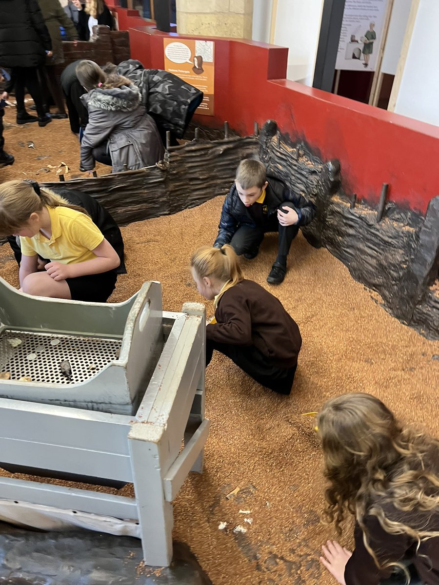 EastfieldPSHull's tweet photo. 4EO had an excellent day learning all about the Vikings in York at the Jorvik centre and Dig #epshistory #eps4EO βοΈπΉ https://t.co/o3ZXZKjJTr