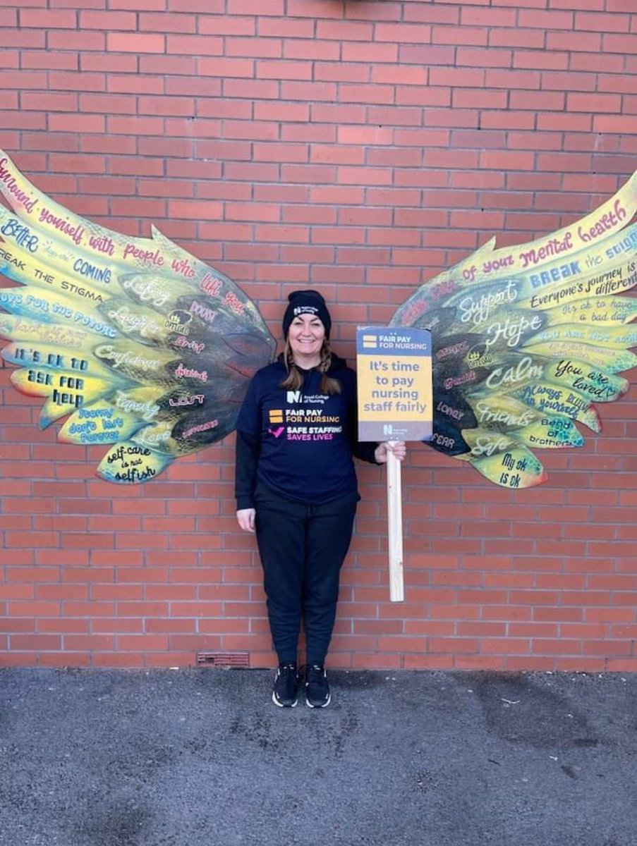 All our managers are angels 😏 but it's official... Widnes North DNC Lesley Simpson is! Throughout the run up to the @theRCN planned industrial action, she's dedicated hours of planing and derogation to preserve the safety of our @WeAreBCHFT patients and safe picketing 💕😇
