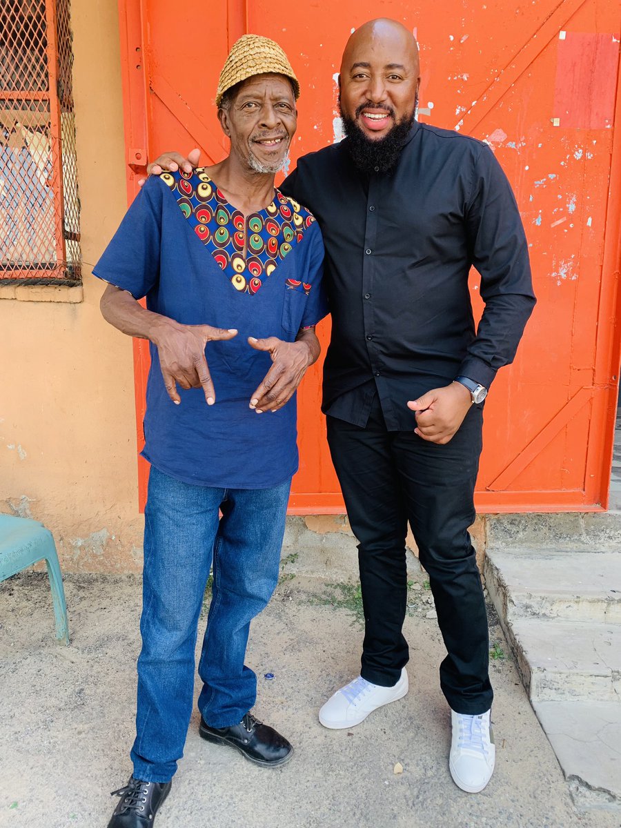 DjloversSA's tweet photo. A living Legend, Khotso Nkhatho 🙌 https://t.co/SiDe9pFu5q