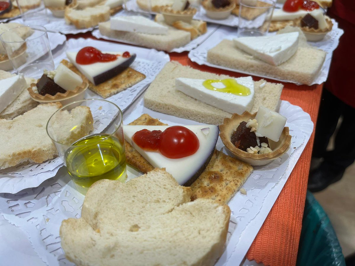 Los Quesos de Murcia DOP se promocionan en Fitur 23 con una cata comentada y un maridaje con el AOVE de Baena 👏

Una combinación exquisita 😋

Aceite Denominación de Origen Baena
<a href="/fitur_madrid/">FITUR</a> 

#QuesoDeMurcia #Curado #Fresco #AlVino 🍷