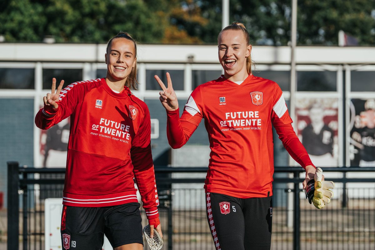 smile, cause few days left before we go again ⏳Sunday we play against PSV, 12:15 live on ESPN 📺 <a href="/DomselaarDaphne/">Daphne van Domselaar</a> <a href="/VrEredivisie/">Eurojackpot Vrouwen Eredivisie</a> <a href="/FCTwenteVrouwen/">FC Twente Vrouwen</a> #ESPN #sunday