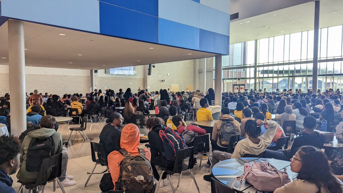 ShadowCreekHS's tweet photo. Graduation 🎓 Countdown Begins.... Shark Seniors meet to discuss all things graduation. Fins Up!!! https://t.co/oz5luRqyZ0