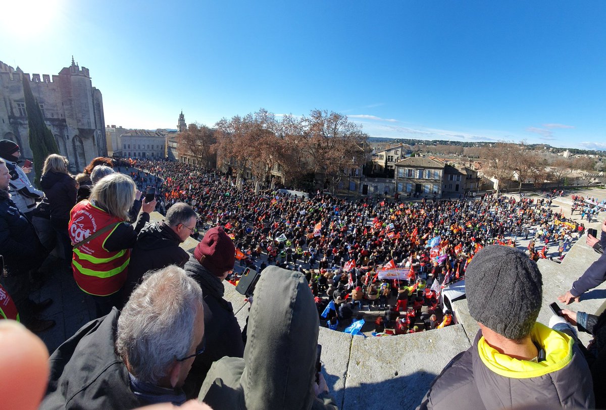 Emyzzo's tweet photo. Avignon ce matin !  #GreveGenerale19Janvier https://t.co/ZmSHzOYodW