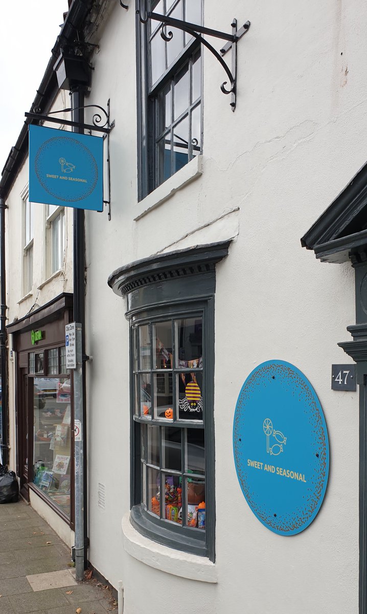 Andrewssigns's tweet image. Andrews Signs were delighted to recently work with Sweet and Seasonal for their shop front signage! They opted for a circular wall sign and hanging wall sign with their branding and we love the way it has transformed the front of their shop!

#wallsigns #shopsignage #hangingsign