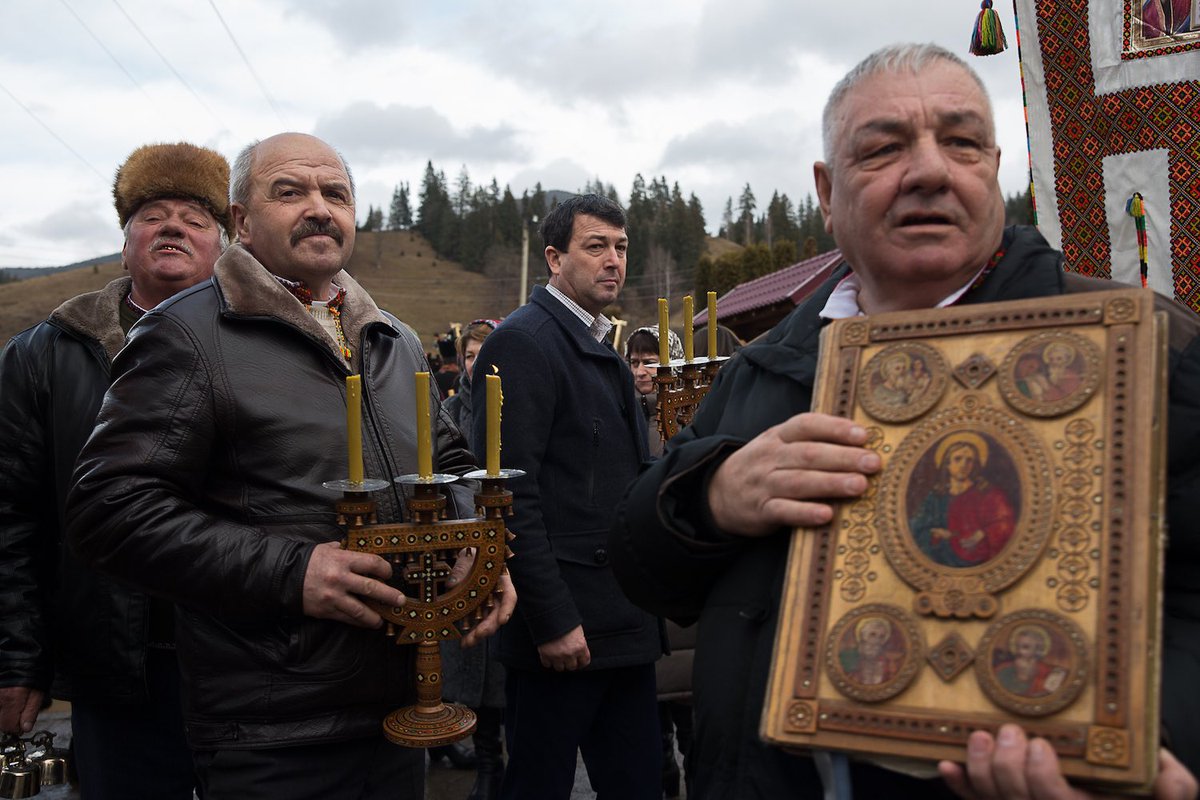 zuzanagogova's tweet photo. Epiphany day in the (Hutsul) Iľtsi village, Carpathian Mountains, Ukraine.
#epiphany #orthodox #ukraine #rizdvo #photography #image #viiacademy #viifoundation #reportagespotlight #symbolism #Gettyimages https://t.co/4Vejk4P4uZ