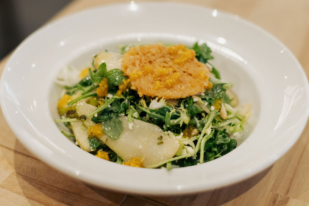 Who is still on track with their healthy new year? #arugulapearsalad