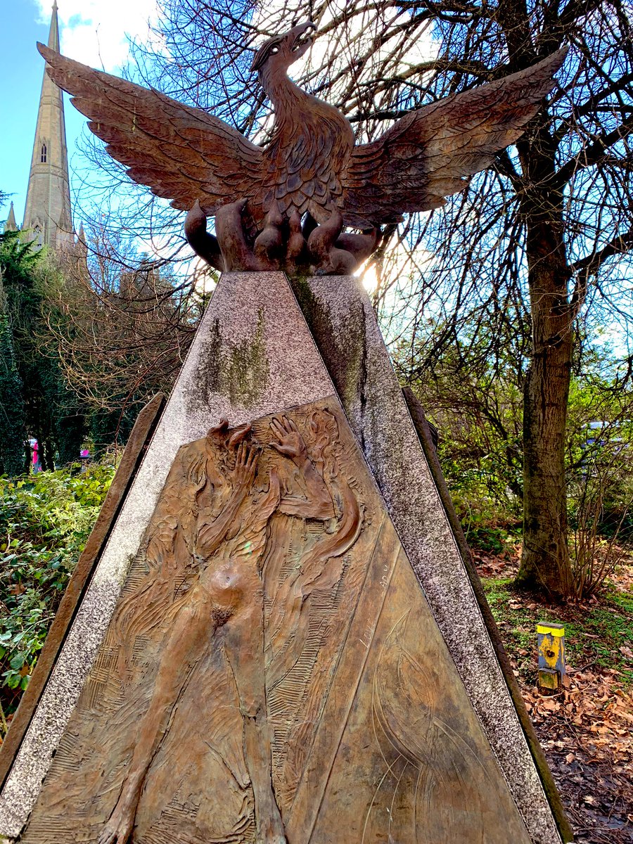 JulesLipspeaker's tweet photo. Not much exploring done in #Bristol this time as far too busy #lipspeaking but did enjoy passing this each day. Certainly an interesting one. #lipspeakertravels https://t.co/vNLueB8M1w