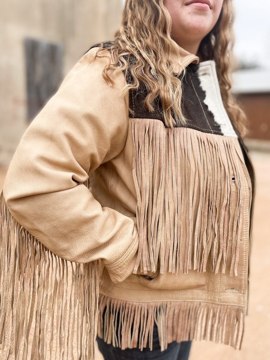 harrys1939's tweet image. This cowhide and fringe leather jacket is not for those of y'all scared to make a fashion statement! 

#STS #cowhide #leather #fringe #texas