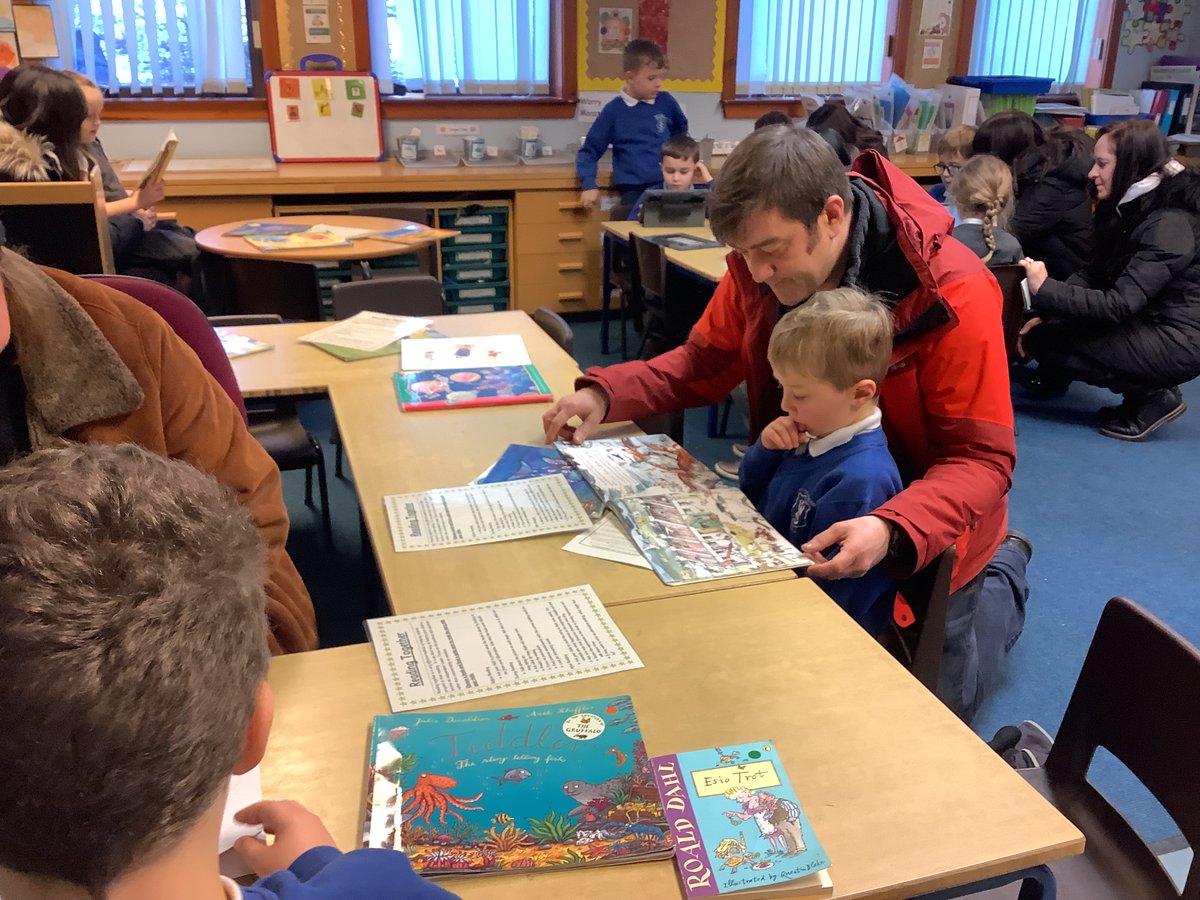 WallacestonePS's tweet photo. Some photos from our event for Primary 1 to 4 parents looking at how our children learn to read. Great to work with our parents/carers! #WorkPlaySucceedTogether https://t.co/oFJ27iRipN