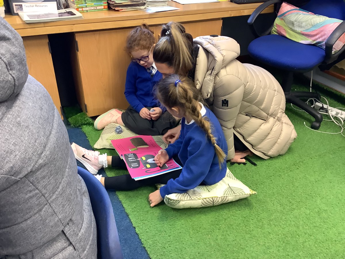 WallacestonePS's tweet photo. Some photos from our event for Primary 1 to 4 parents looking at how our children learn to read. Great to work with our parents/carers! #WorkPlaySucceedTogether https://t.co/oFJ27iRipN