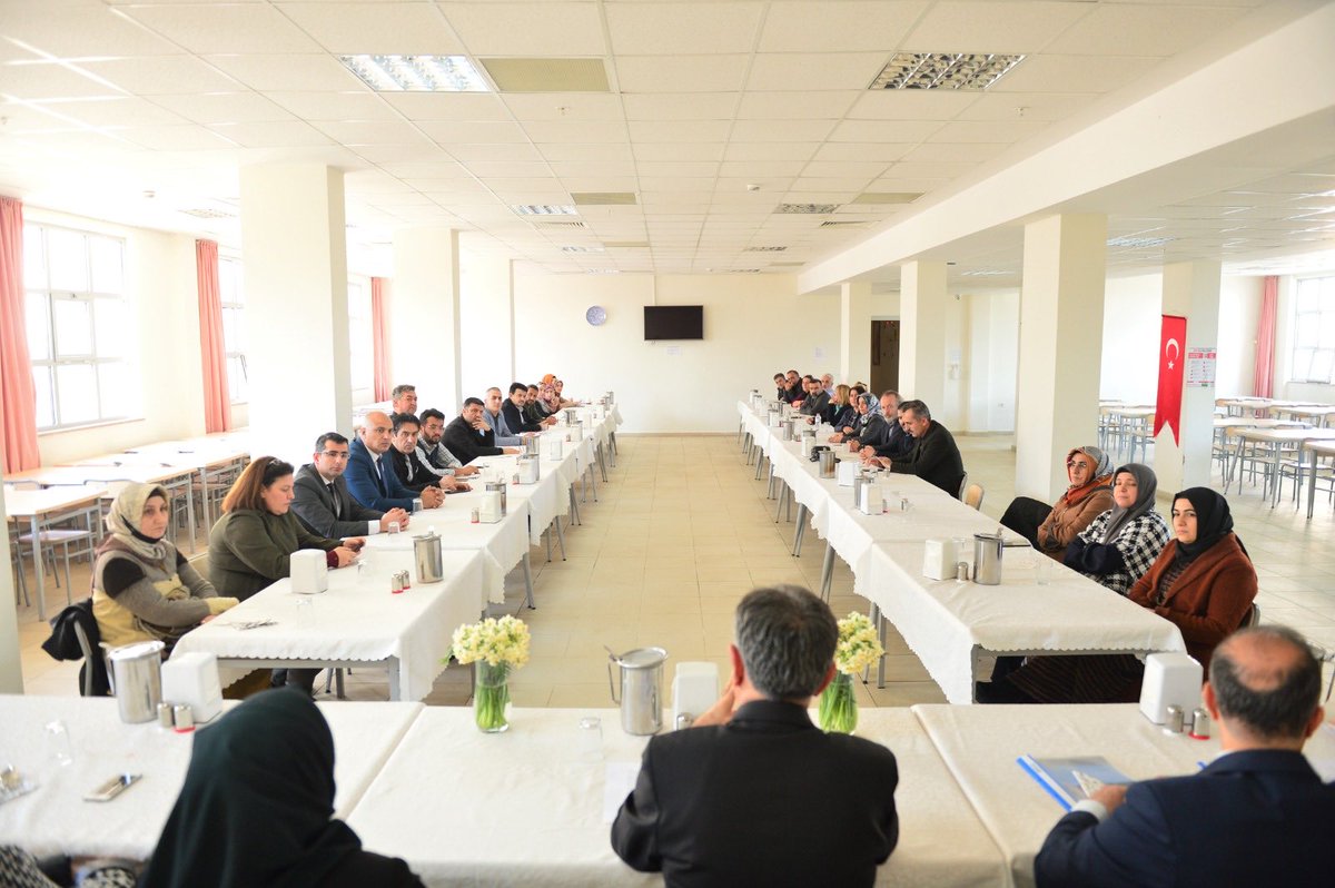 Anadolu Mektebi Yazar Okumaları birinci dönem değerlendirme toplantısını Sarıçam Fatıma Zehra Kız Anadolu İmam Hatip Lisesinde gerçekleştirdik. Faydalı bir etkinliğin gönüllüsü olmak, okumaya teşvik etmek önceliğimizdir.