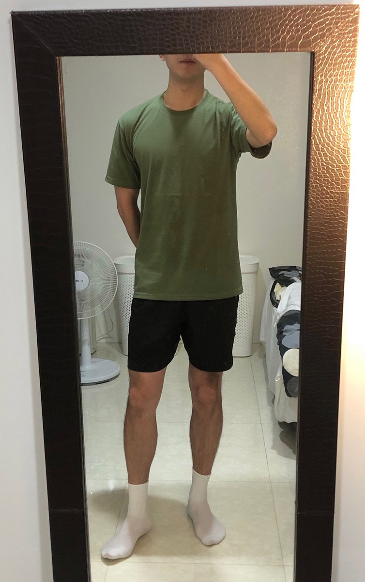 energetictop's tweet photo. 賣家出貨速度好快，這軍綠色 t-shirt 配黑短褲＋白襪害我以為變成��軍阿兵哥，還好哥是憲兵。

#白襪 #白襪控 #短褲 #阿兵哥 #腿毛 #中筒 #高筒 #gayselfie #armygays #militarygay #sexysoldier #militarydudes #militaryguys #soldierdudes #militarymen #socks #WhiteSocks #WhiteSox https://t.co/MQmqH0DpZ1