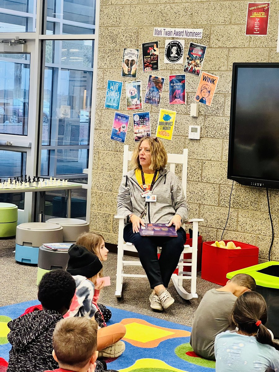RLongCRE's tweet photo. Library 📚📕 📖 time with Mrs. @HuhmanMs is always exciting! We enjoy reading the #showmereaderawardnominees books! Today, we read the Memoirs of a Tortoise. What an emotional book! #MemoirsofaTortoise  #CREateLeaders #CRE_Cardinals #cpsbest #scholarfirsts https://t.co/SKjqNtVk0L