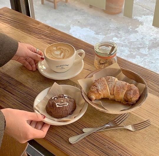 malusokay's tweet photo. Cute café dates >>> https://t.co/9VdgOeayC8