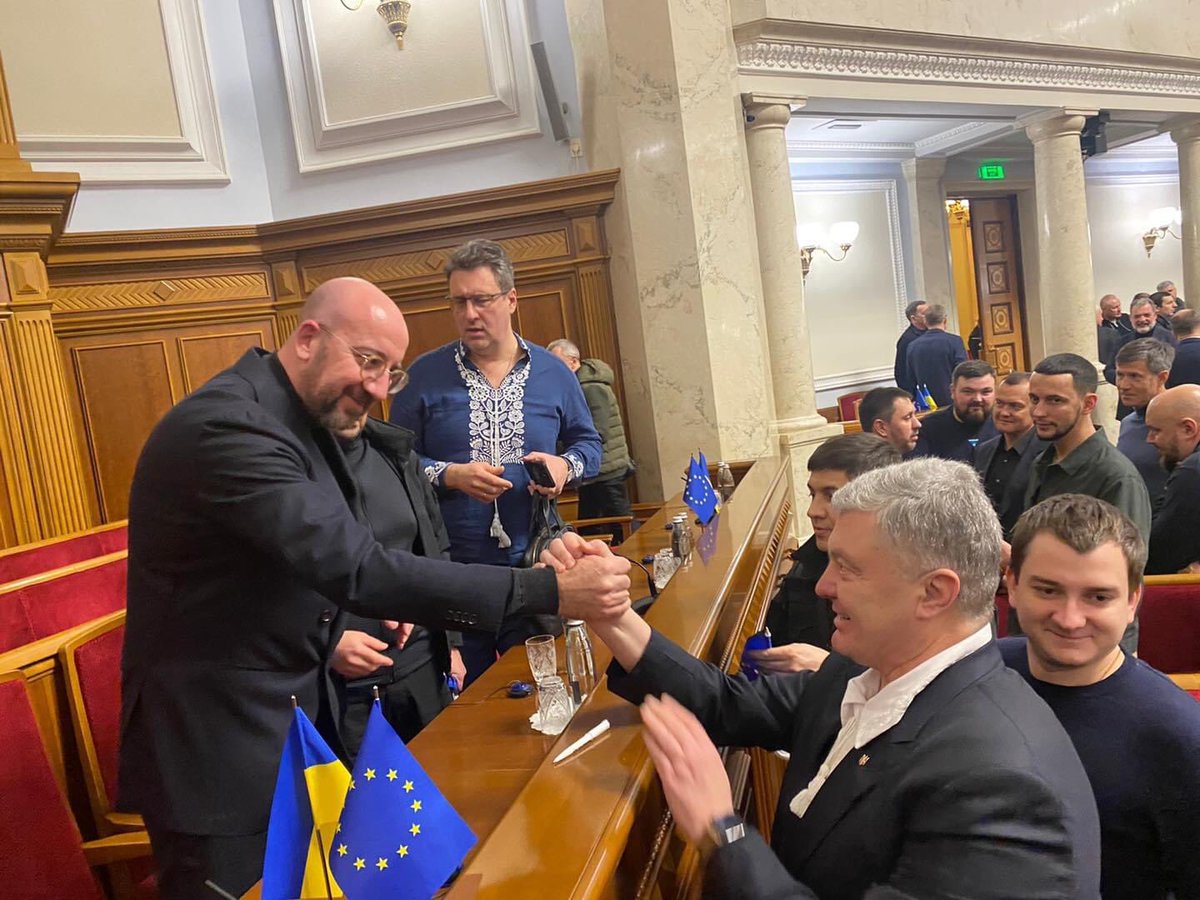 nathan_geras's tweet photo. Йо! Братюня, купи шоколадку за акцією! https://t.co/3I22TMwQhl