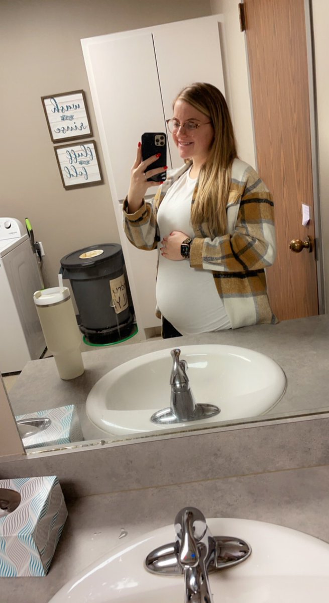 mnj2016's tweet photo. Half way to meeting our little boy!! 💙💙 https://t.co/HCbco0XdFh