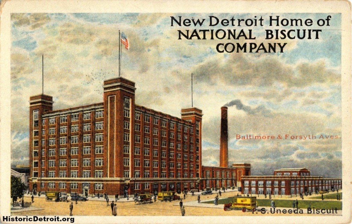 2024dion's tweet photo. Now for something completely different: a thread of historic buildings preserved by Uhaul's adaptive reuse program.

First up: the (formerly) vacant Nabisco factory in New Center, Detroit. https://t.co/9eSpBBHmsi