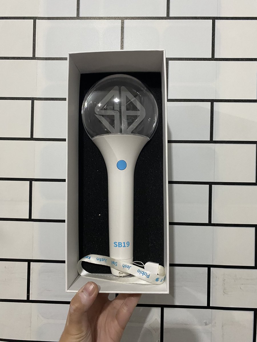 guknoelle's tweet photo. wts lfb sb19 official light stick v3 
‼️pls read attached photo‼️

#wts #lfb #sb19 #atin #SB19Nyebe #lightstick https://t.co/zDB7kZQdFd