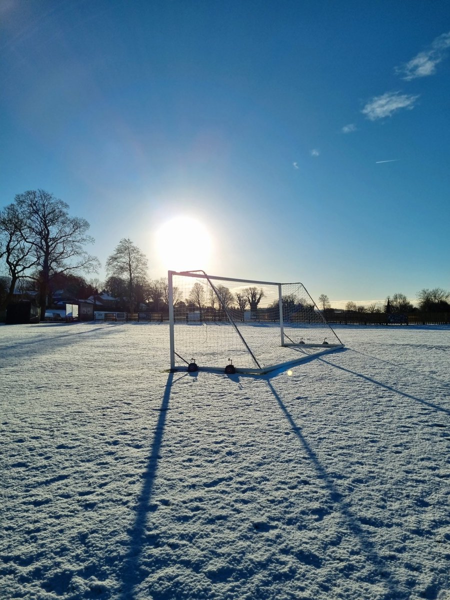 Rimyfc's tweet photo. We've had a good dusting @GreenThumbLawns Ground ❄🥶

Looks like we'll need to go retro and get the 🍊 balls out on Saturday afternoon https://t.co/YZrXPAwhKl