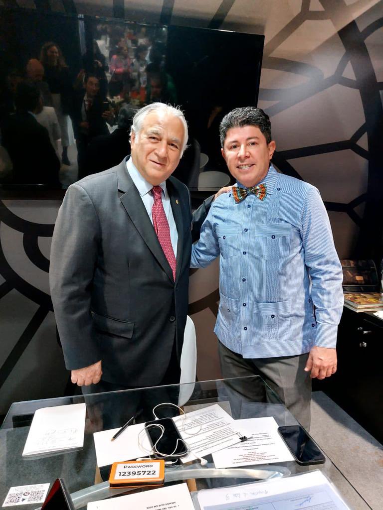 Nuestro incansable presidente <a href="/EpaniaguaM/">Eduardo Paniagua Morales</a> continúa haciendo un excelente equipo entre la iniciativa privada, (agencias de viajes) y el gobierno federal, <a href="/TorrucoTurismo/">MiguelTorrucoMarqués</a> en beneficio de la actividad turística de Mexico. <a href="/SECTUR_mx/">SECTUR México</a> <a href="/asetur_mx/">ASETUR MX</a> <a href="/SECTURHidalgo/">Turismo Hidalgo</a> <a href="/SECTURBCS/">Secretaría de Turismo y Economía de BCS</a>