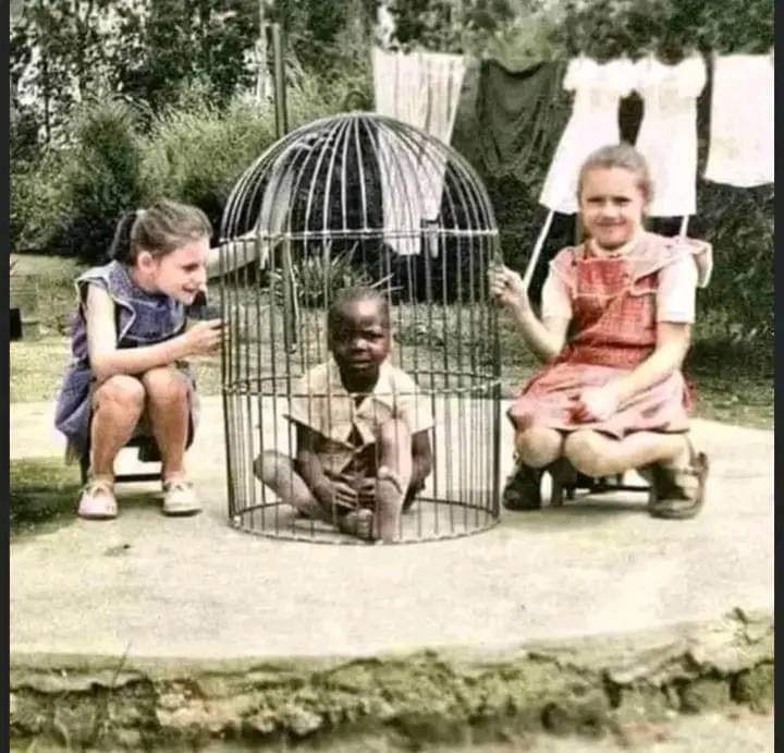 Foto tomada en 1955, durante la ocupación belga del Congo. Vía @Africa_Archives