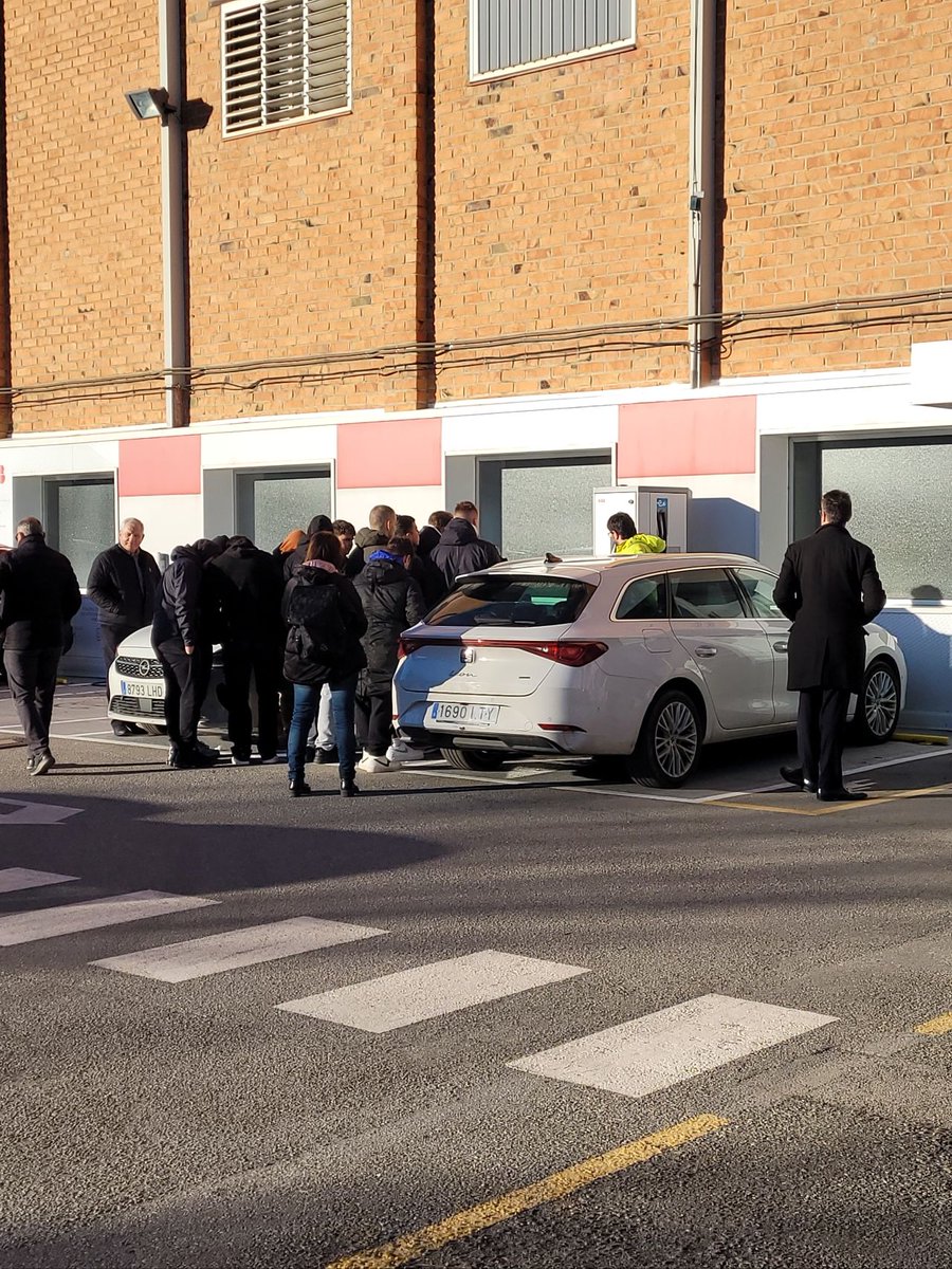 antoni_ruiz_'s tweet photo. Viajamos hoy hasta la factoría de @ABB_Spain en SQ - España, acompañando y guiando junto a @MOVEU_ES a un grupo de estudiantes de "Formación Profesional CFGM Electricidad" en movilidad Erasmus UE.
#Erasmustraining #moveu #ABB #AntoniRuiz #professionaltrainingdisseminator #energy https://t.co/rhzhPP3d6h