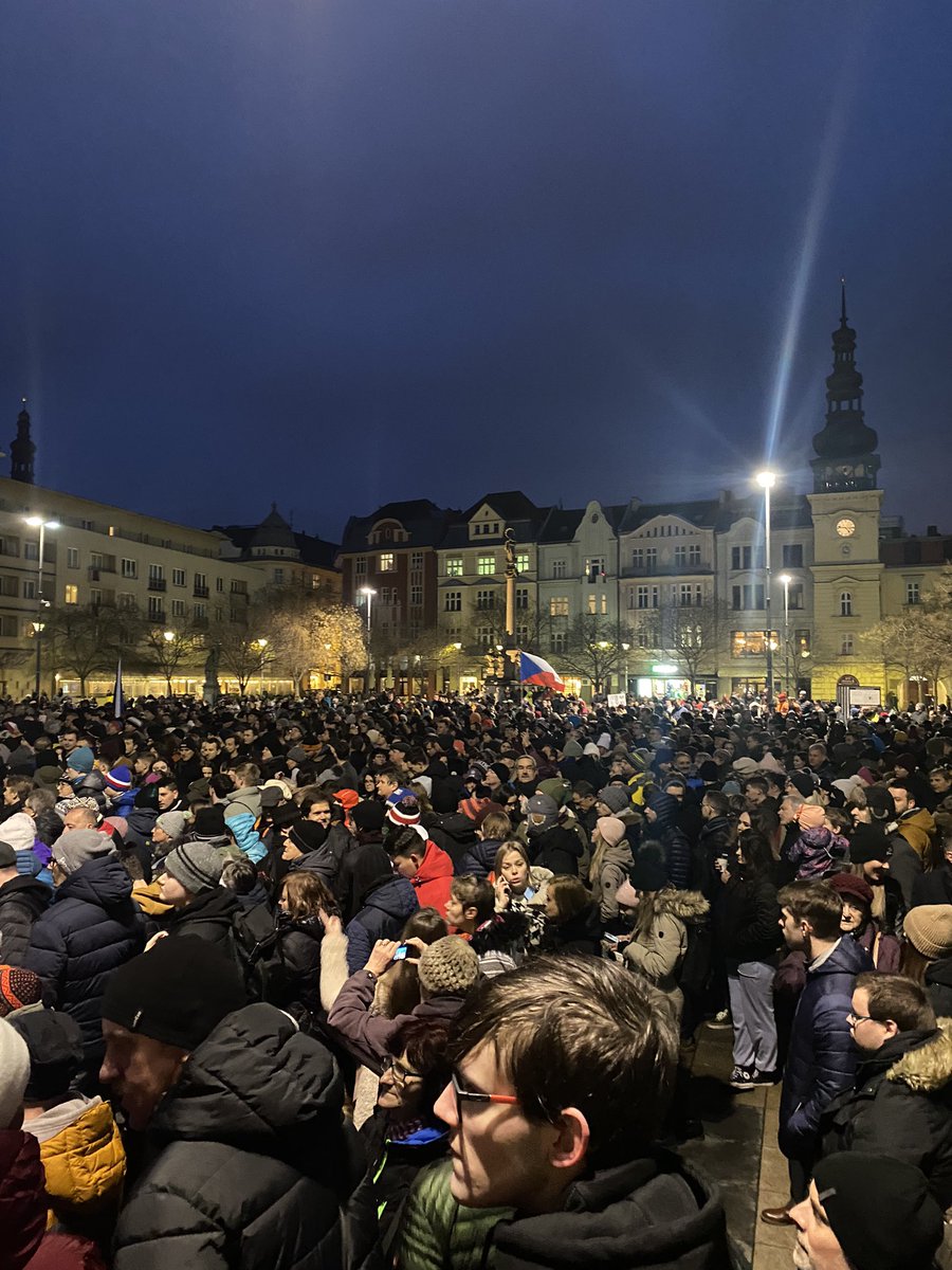 adamjeprijmeni's tweet photo. Ostrava, Masarykovo náměstí právě teď.
@general_pavel https://t.co/6JoxSrzQDt