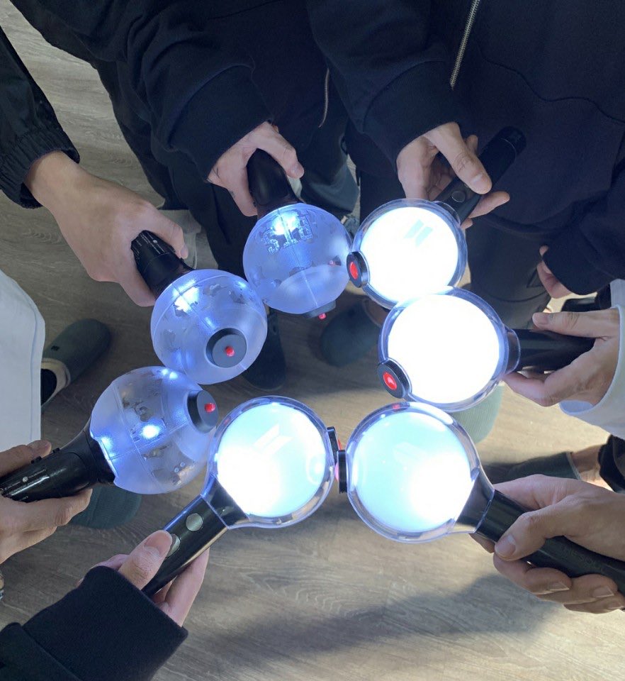 OurDawnofGlory's tweet photo. >> 이집이 !! 원조 !! 💜맛집💜 야채튀김 << ￼ https://t.co/wkLjVvnB1V
