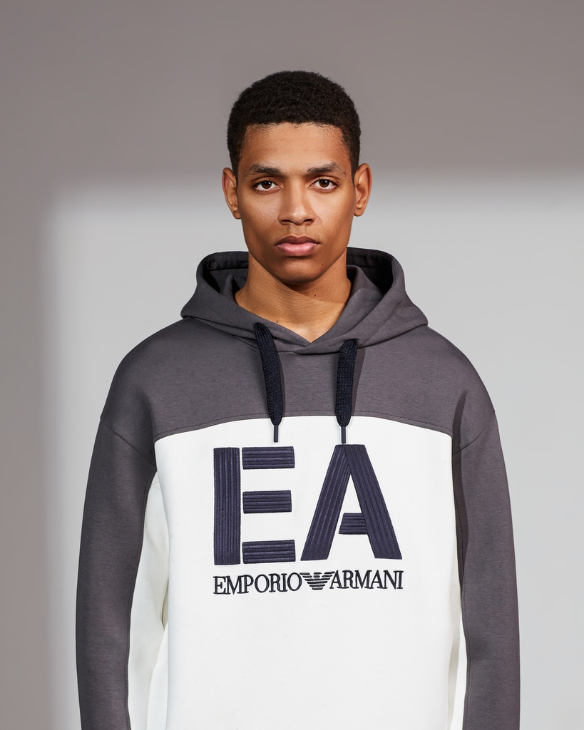 Effortlessly combined luxury with casual styling ✔️

Shop essential pieces that will take you from season to season in our Winter Sale collection.
🔗 l8r.it/quIG

Ea Logo Bicolour Hoodie | Emporio Armani
