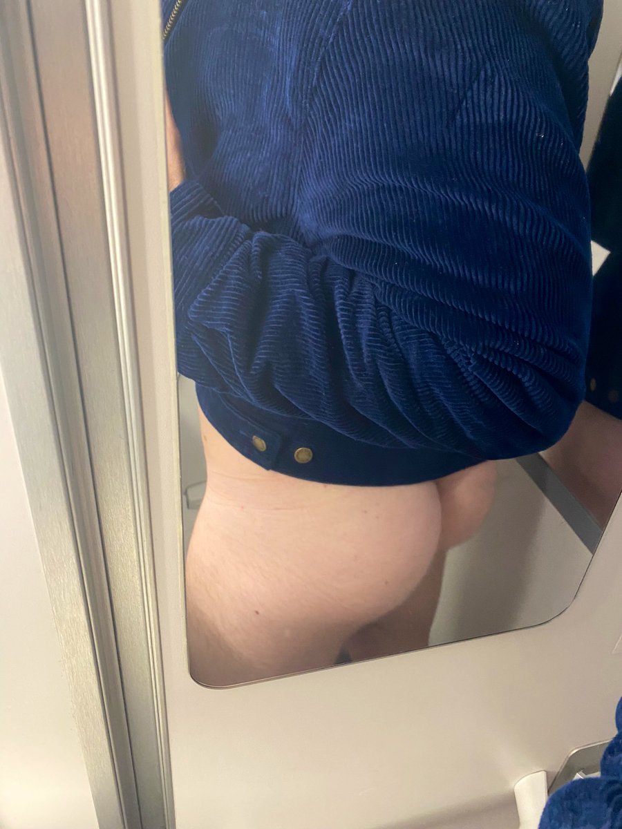 LdnBubbleboy's tweet photo. Another plane selfie 🍑 ✈️ #milehighclub #peach #booty https://t.co/kk4Ie5cYAd