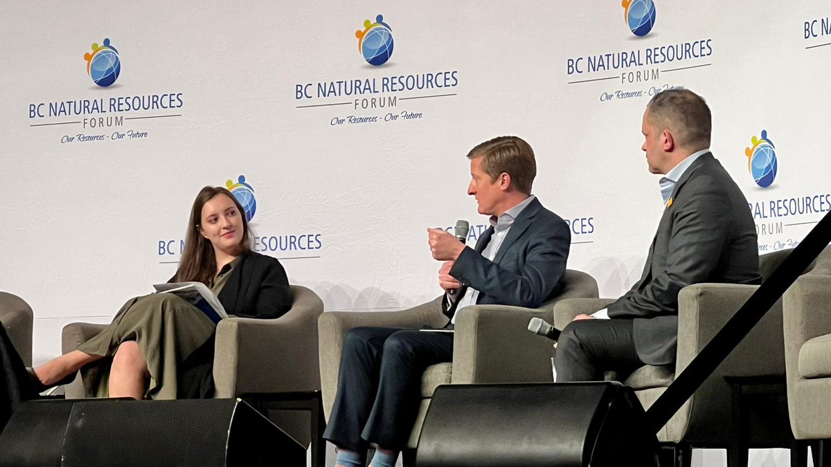 Margare7a's tweet photo. Tune into @SpiceRadioVan at 9:15 am for my update from the @BCNRF in Prince George. I'll discuss the province's historic deal w/ Blueberry River FN, as well as my panel yesterday with Jason Klein (@lngcanada) and Bevin Wirzba (@CoastalGasLink). #BCNRF https://t.co/qpfieQunK9 https://t.co/FaZuDK3c9t