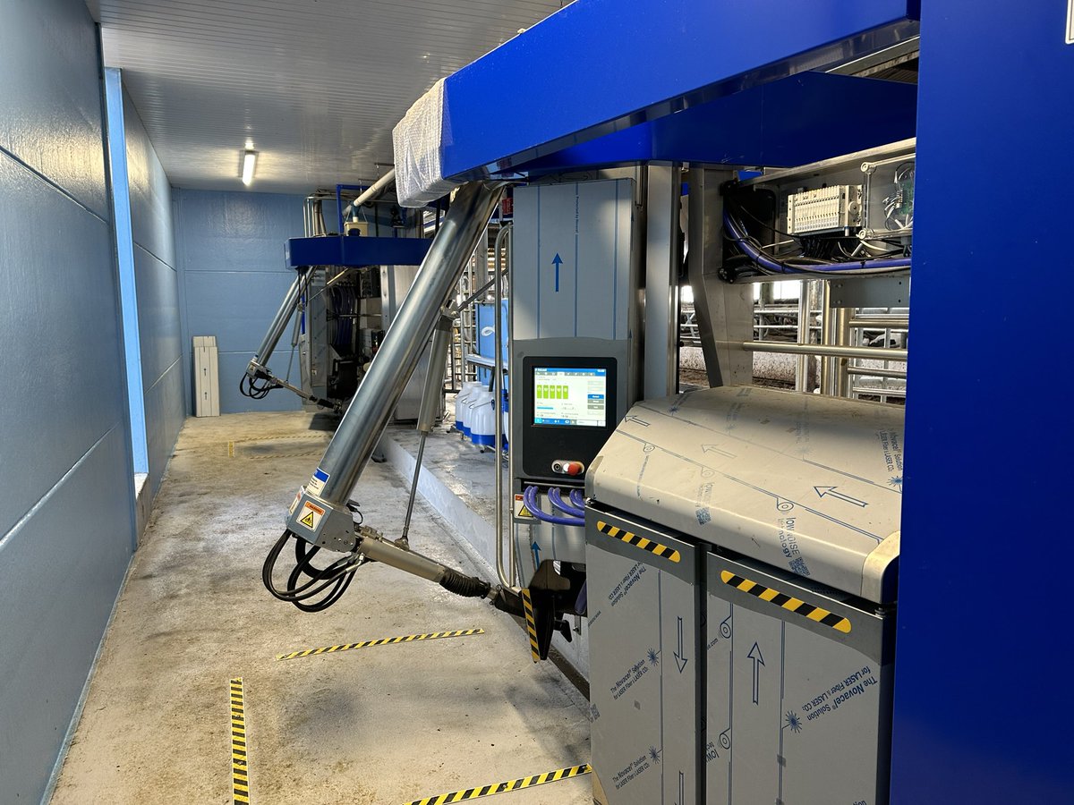 bhwhiteandson's tweet photo. 6 x DeLaval VMS robots up and running. Very successful start up 😀😀 https://t.co/TIB3bWfldQ